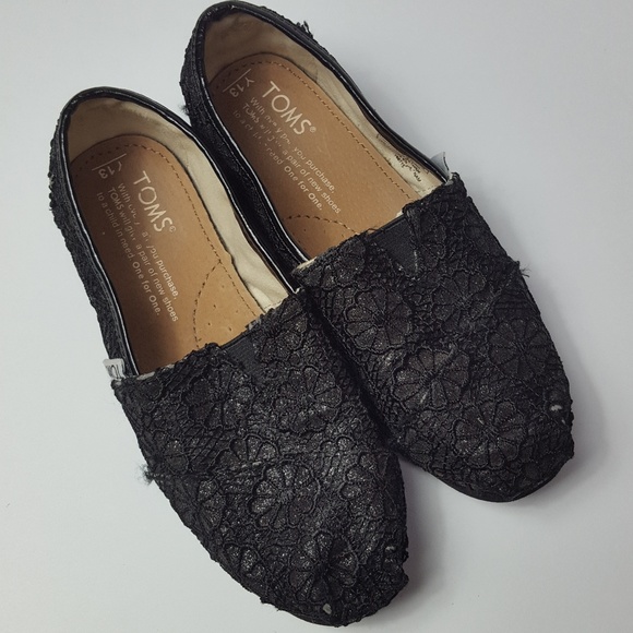 Toms Other - Tom's glitter embroidered shoes girls size 13 y